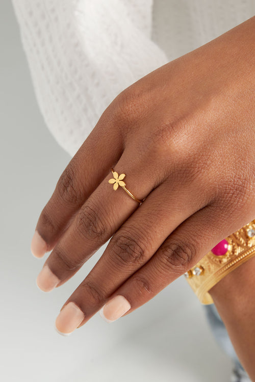 Basic solid color ring with flower