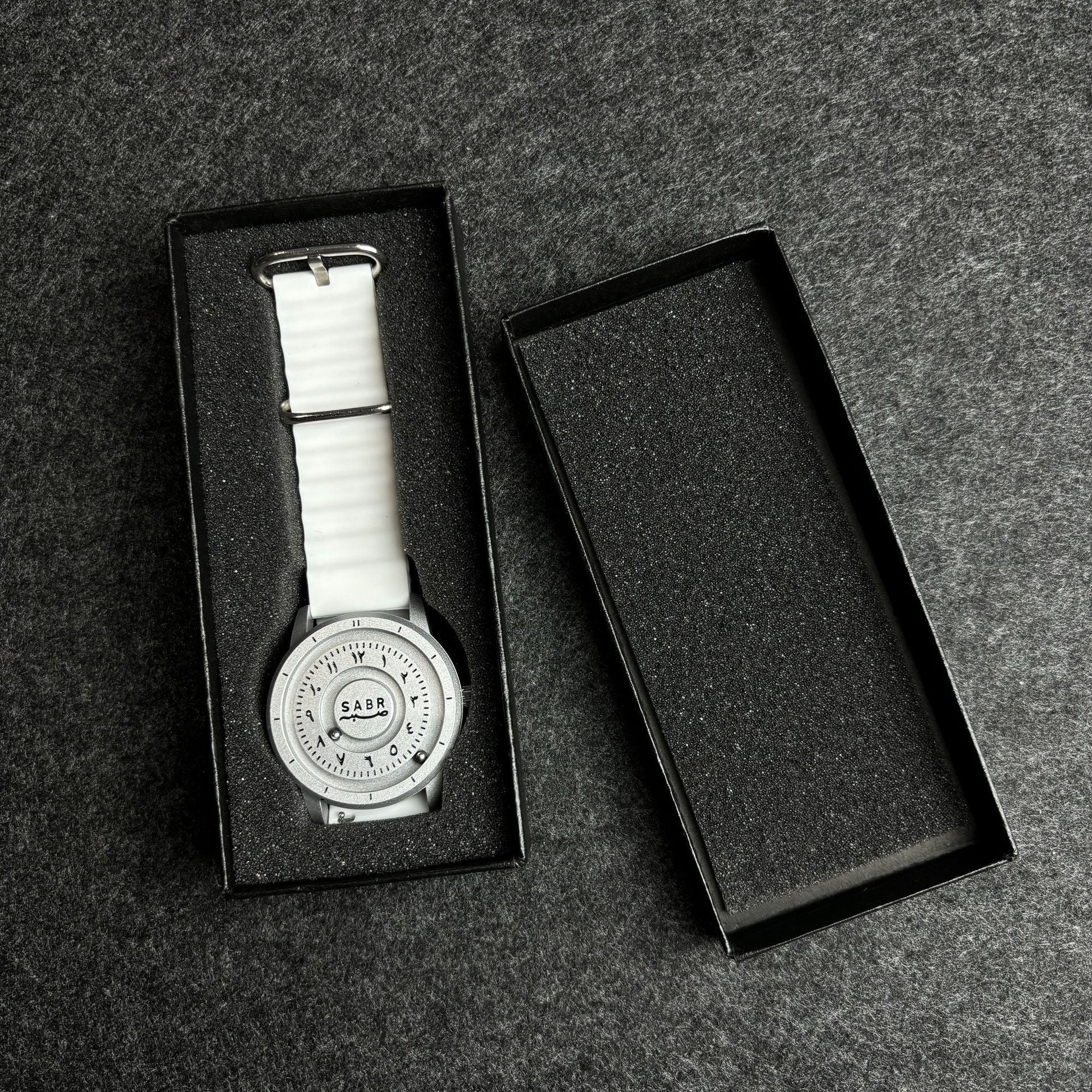 Casual Arabic Numeral Quartz Men's Watch with Magnetic Floating Design, Water Resistant, Fashionable and Unique Style