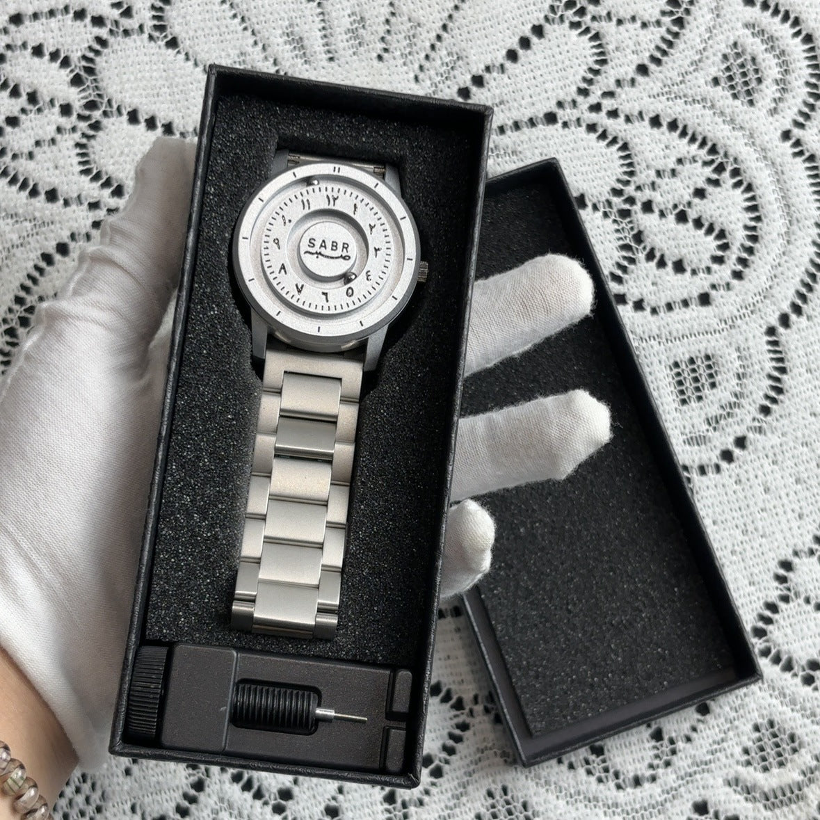 Casual Arabic Numeral Quartz Men's Watch with Magnetic Floating Design, Water Resistant, Fashionable and Unique Style